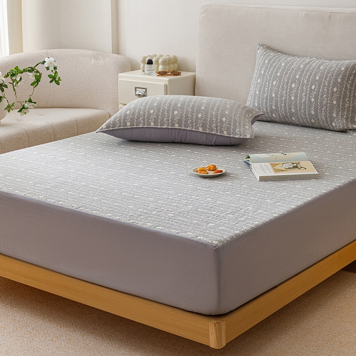 91家纺网 家纺一手货源 找家纺 悦然毛巾被 2026新款水洗三层纱布全棉床笠套件床单夹棉床罩A类单床笠床笠单件 空境灰