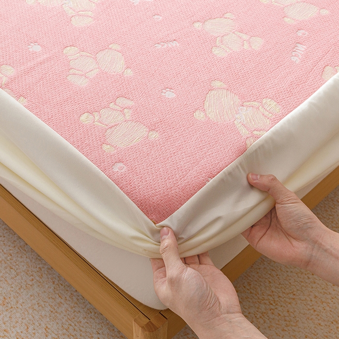 91家纺网 家纺一手货源 找家纺 悦然毛巾被 2026新款水洗三层纱布全棉床笠套件床单夹棉床罩A类单床笠床笠单件 晴粉