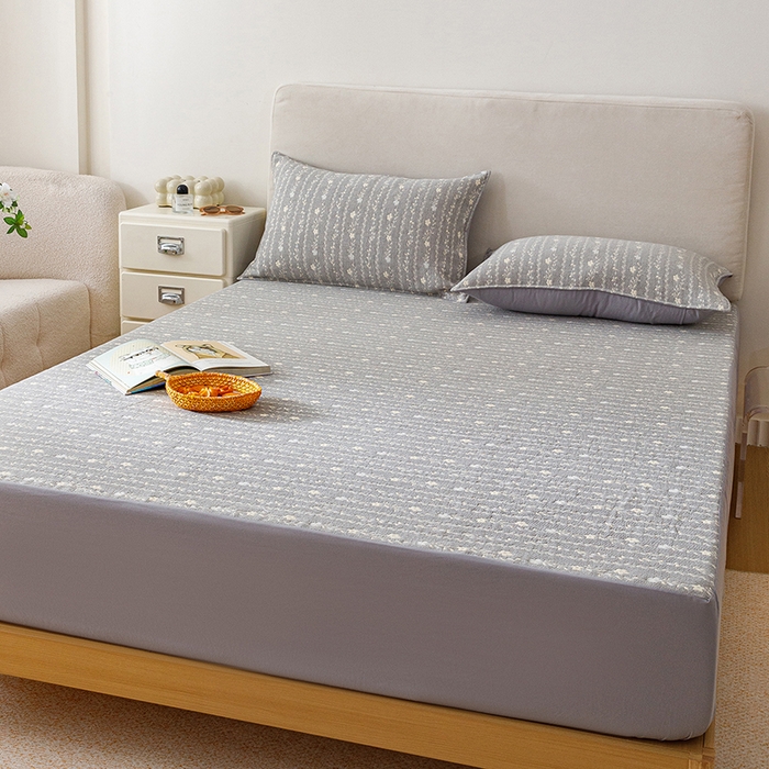 91家纺网 家纺一手货源 找家纺 悦然毛巾被 2026新款水洗三层纱布全棉床笠套件床单夹棉床罩A类单床笠床笠单件 空境灰