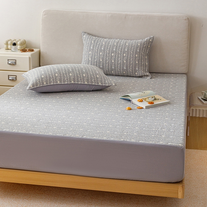 91家纺网 家纺一手货源 找家纺 悦然毛巾被 2026新款水洗三层纱布全棉床笠套件床单夹棉床罩A类单床笠床笠单件 空境灰