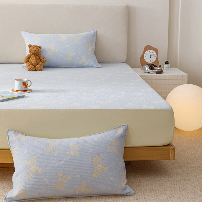 91家纺网 家纺一手货源 找家纺 悦然毛巾被 2026新款水洗三层纱布全棉床笠套件床单夹棉床罩A类单床笠床笠单件 晴蓝