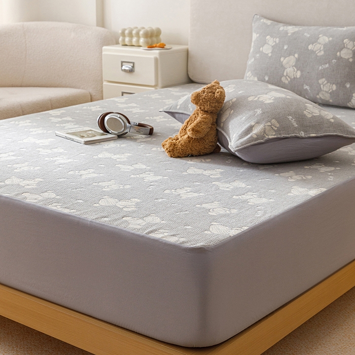 91家纺网 家纺一手货源 找家纺 悦然毛巾被 2026新款水洗三层纱布全棉床笠套件床单夹棉床罩A类单床笠床笠单件 晴灰