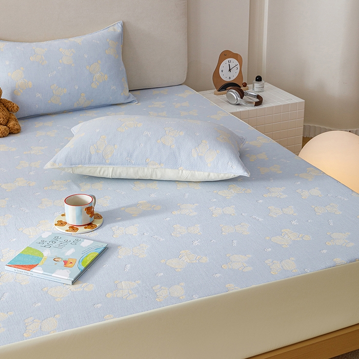 91家纺网 家纺一手货源 找家纺 悦然毛巾被 2026新款水洗三层纱布全棉床笠套件床单夹棉床罩A类单床笠床笠单件 晴蓝