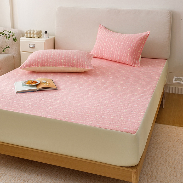 91家纺网 家纺一手货源 找家纺 悦然毛巾被 2026新款水洗三层纱布全棉床笠套件床单夹棉床罩A类单床笠床笠单件 空境粉