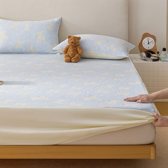 91家纺网 家纺一手货源 找家纺 悦然毛巾被 2026新款水洗三层纱布全棉床笠套件床单夹棉床罩A类单床笠床笠单件 晴蓝