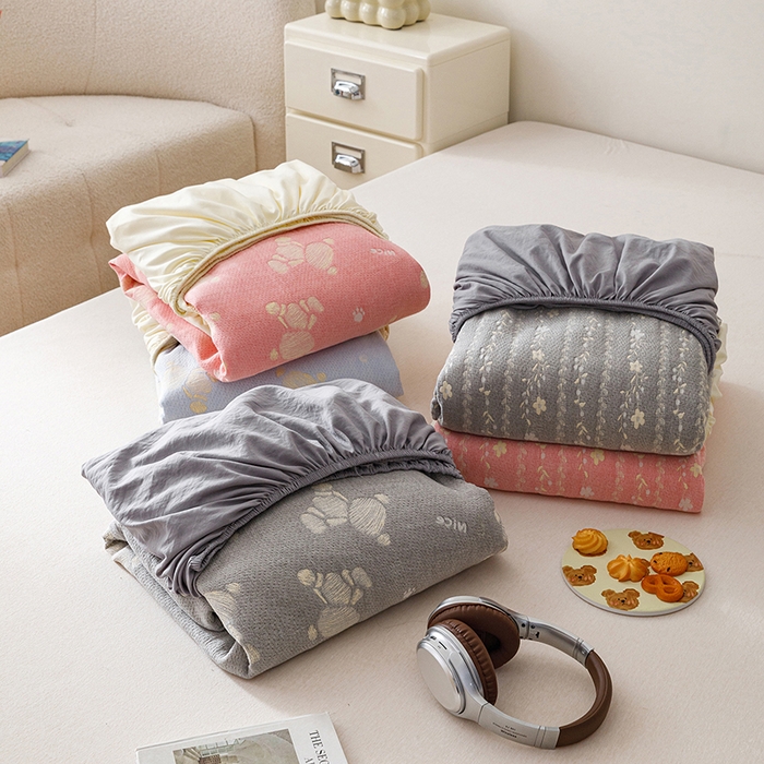 91家纺网 家纺一手货源 找家纺 悦然毛巾被 2026新款水洗三层纱布全棉床笠套件床单夹棉床罩A类单床笠床笠单件 组合图仅供展示-不可下单