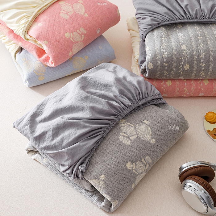 91家纺网 家纺一手货源 找家纺 悦然毛巾被 2026新款水洗三层纱布全棉床笠套件床单夹棉床罩A类单床笠床笠单件 组合图仅供展示-不可下单