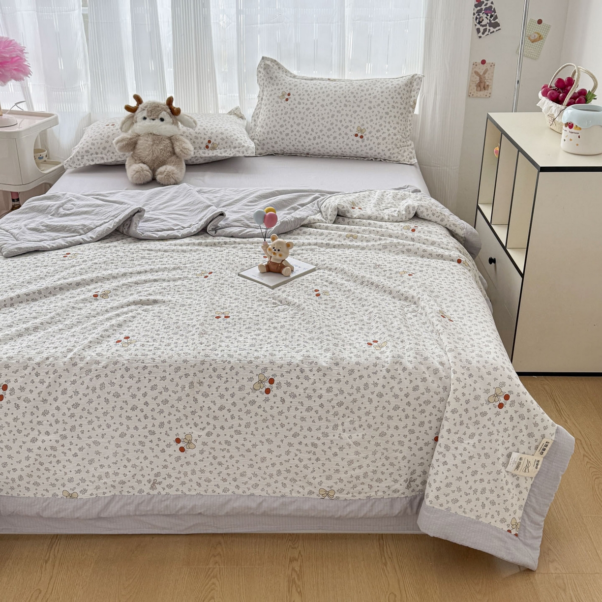 91家纺网 家纺一手货源 找家纺 蓝冰家纺 2026新款a类泡芙双层纱大豆夏被夏凉被空调被夏被四件套 泡芙-红樱桃