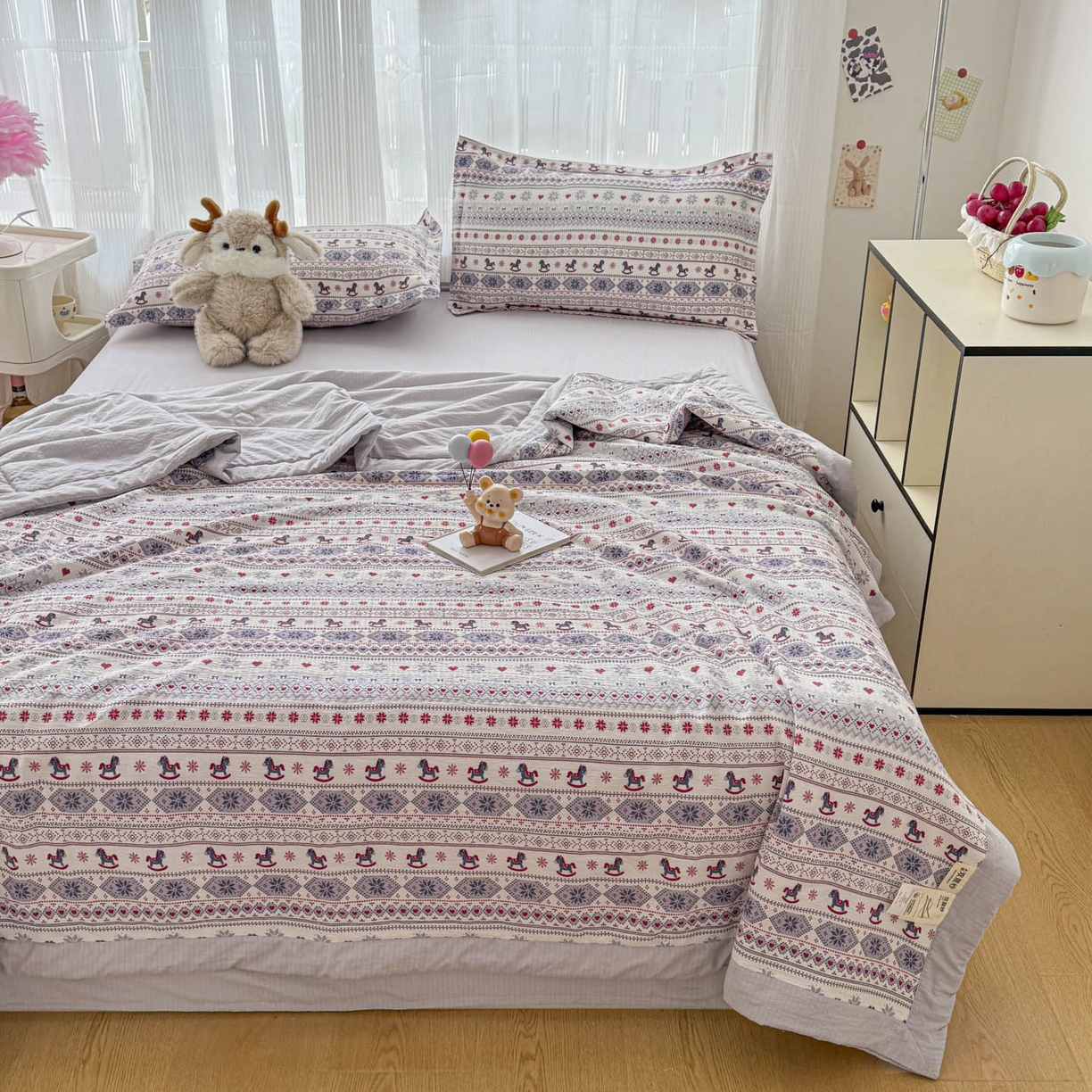 91家纺网 家纺一手货源 找家纺 蓝冰家纺 2026新款a类泡芙双层纱大豆夏被夏凉被空调被夏被四件套 泡芙-童趣木马