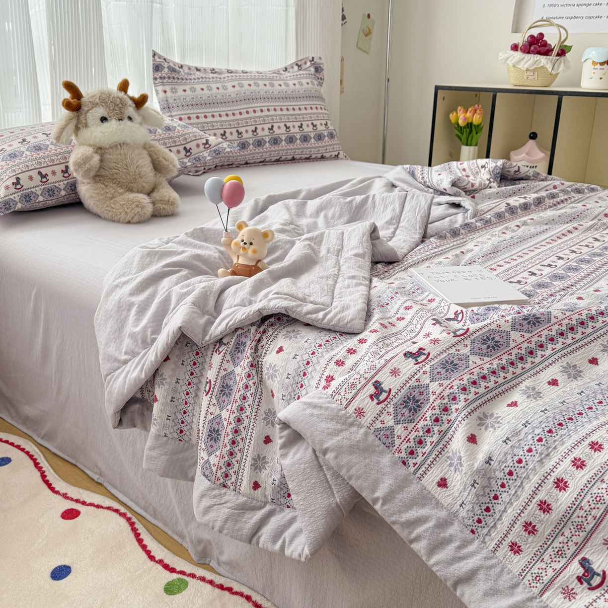 91家纺网 家纺一手货源 找家纺 蓝冰家纺 2026新款a类泡芙双层纱大豆夏被夏凉被空调被夏被四件套 泡芙-童趣木马