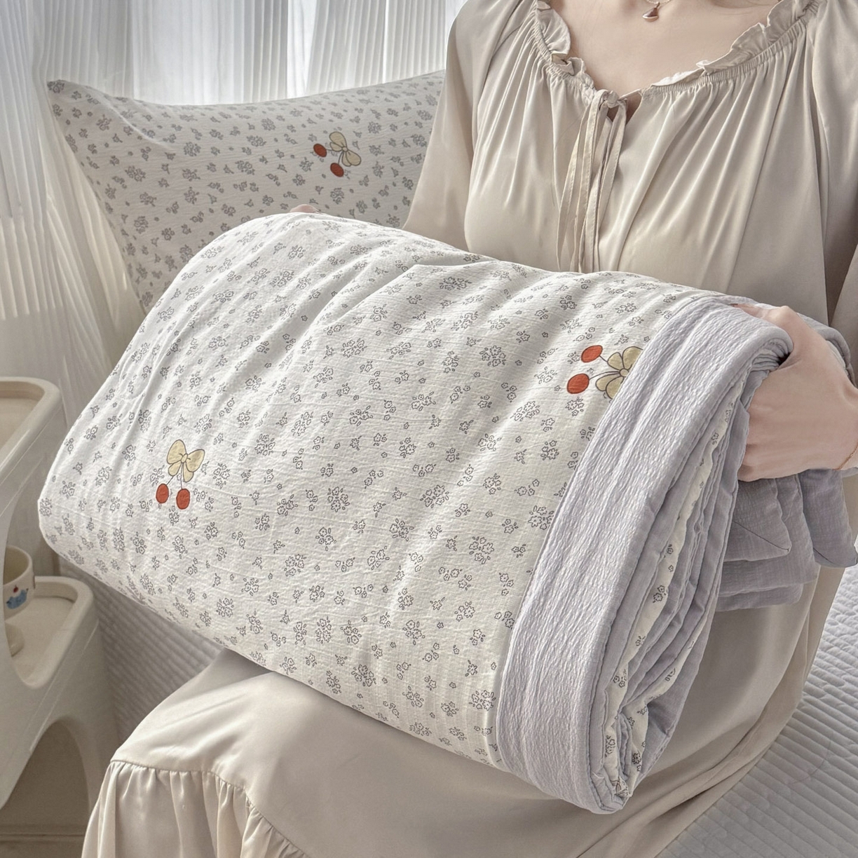 91家纺网 家纺一手货源 找家纺 蓝冰家纺 2026新款a类泡芙双层纱大豆夏被夏凉被空调被夏被四件套 泡芙-红樱桃