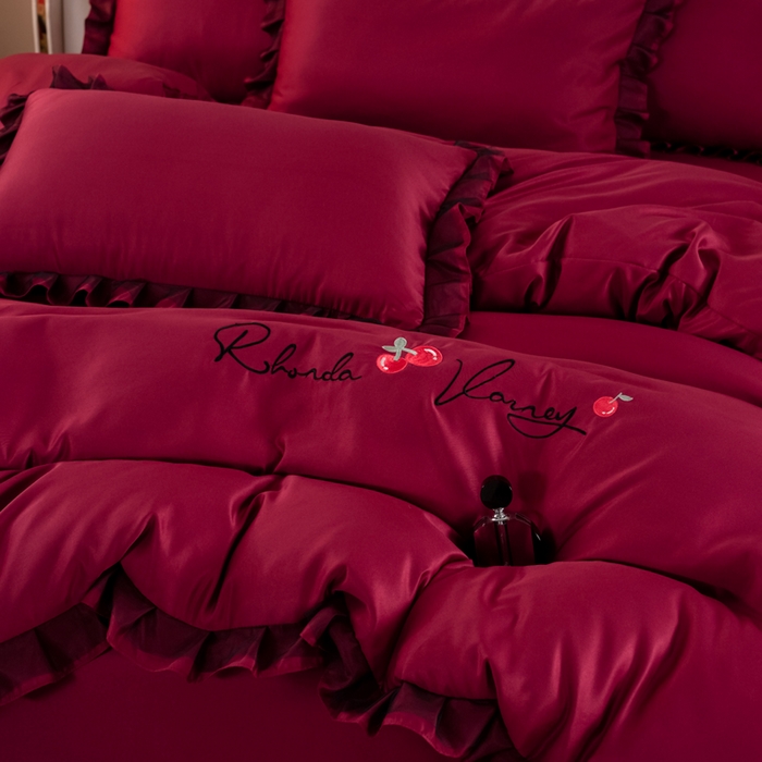 91家纺网 家纺一手货源 找家纺 畅畅家纺 2026新款水洗天丝纯色刺绣四件套床品套件 初夏酒红