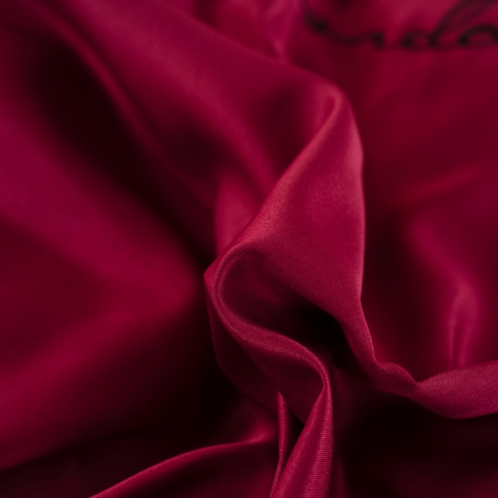 91家纺网 家纺一手货源 找家纺 畅畅家纺 2026新款水洗天丝纯色刺绣四件套床品套件 初夏酒红