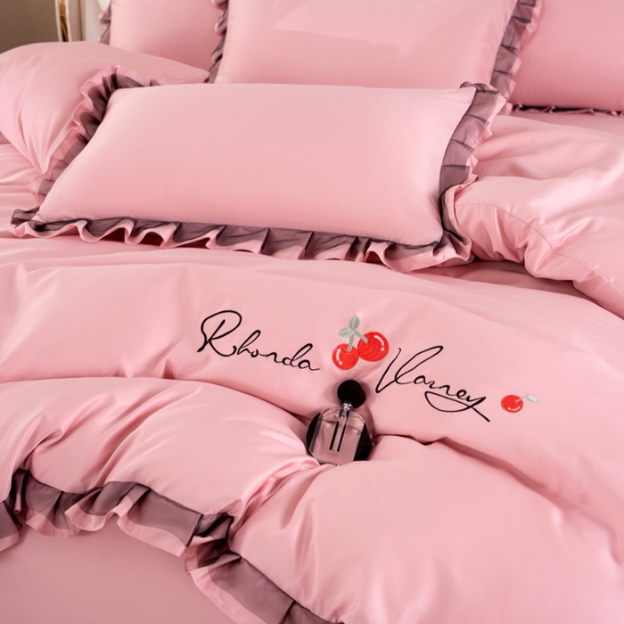 91家纺网 家纺一手货源 找家纺 畅畅家纺 2026新款水洗天丝纯色刺绣四件套床品套件 初夏浅粉