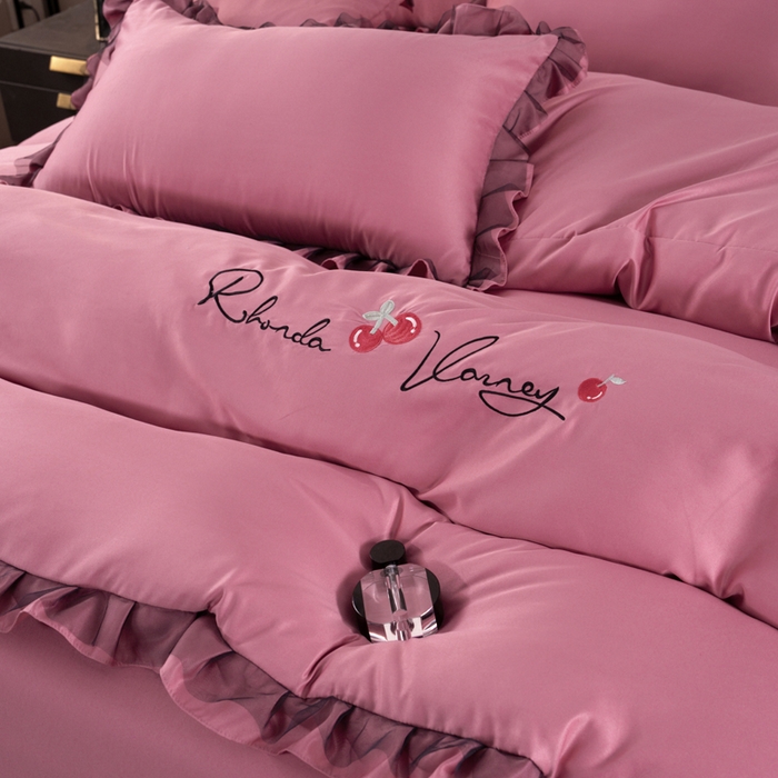 91家纺网 家纺一手货源 找家纺 畅畅家纺 2026新款水洗天丝纯色刺绣四件套床品套件 初夏深豆沙