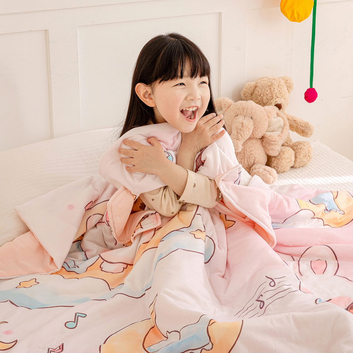 91家纺网 家纺一手货源 找家纺 十九色 2026新款数码大版锦氨凉感防踢被拥抱被夏凉被夏被空调被 月亮演奏家