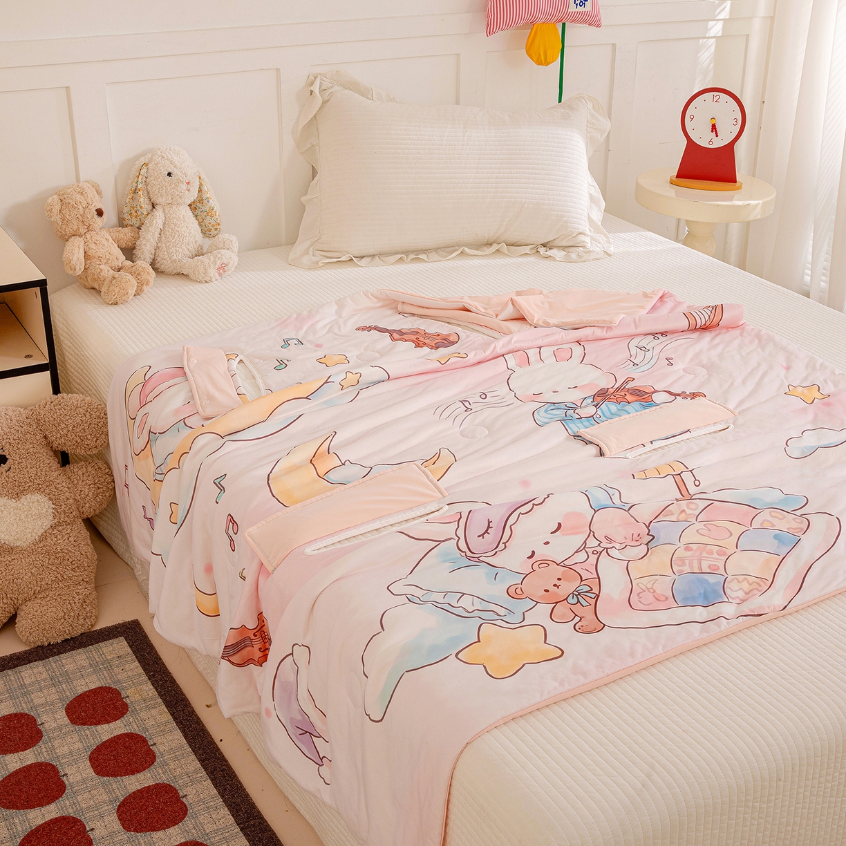 91家纺网 家纺一手货源 找家纺 十九色 2026新款数码大版锦氨凉感防踢被拥抱被夏凉被夏被空调被 月亮演奏家