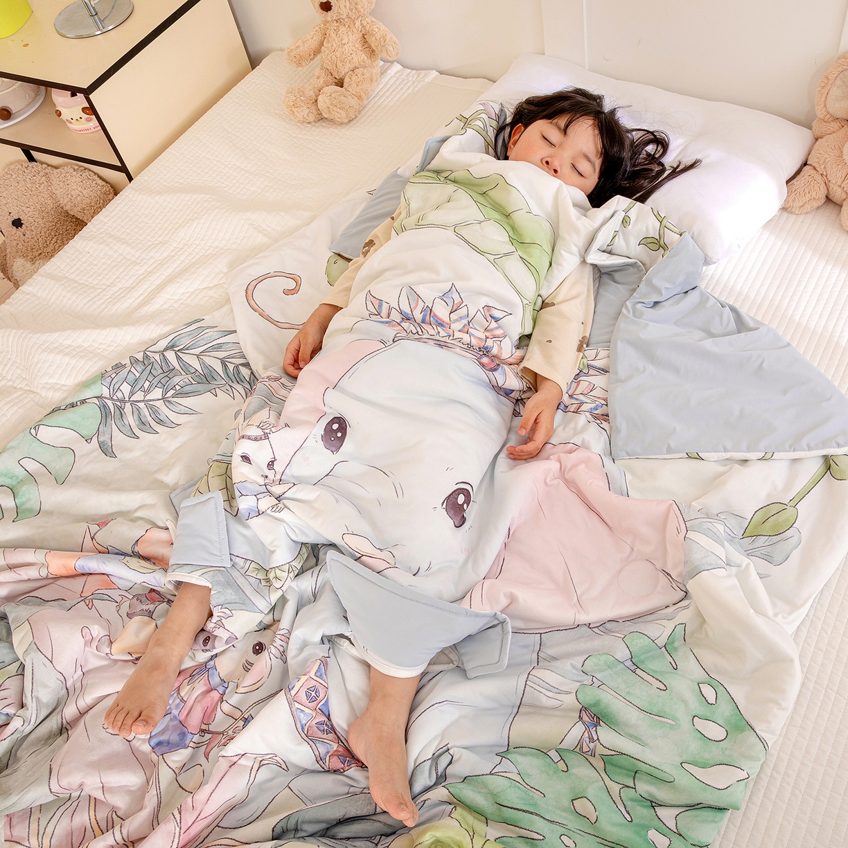 91家纺网 家纺一手货源 找家纺 十九色 2026新款数码大版锦氨凉感防踢被拥抱被夏凉被夏被空调被 丛林小伙伴