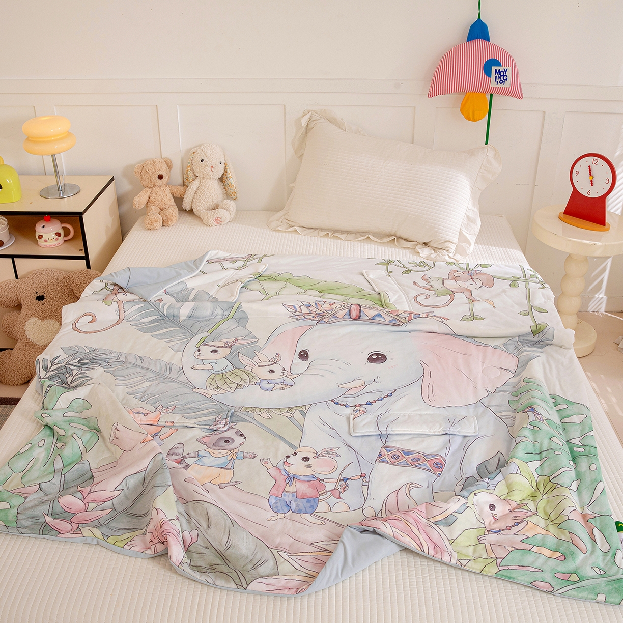 91家纺网 家纺一手货源 找家纺 十九色 2026新款数码大版锦氨凉感防踢被拥抱被夏凉被夏被空调被 丛林小伙伴