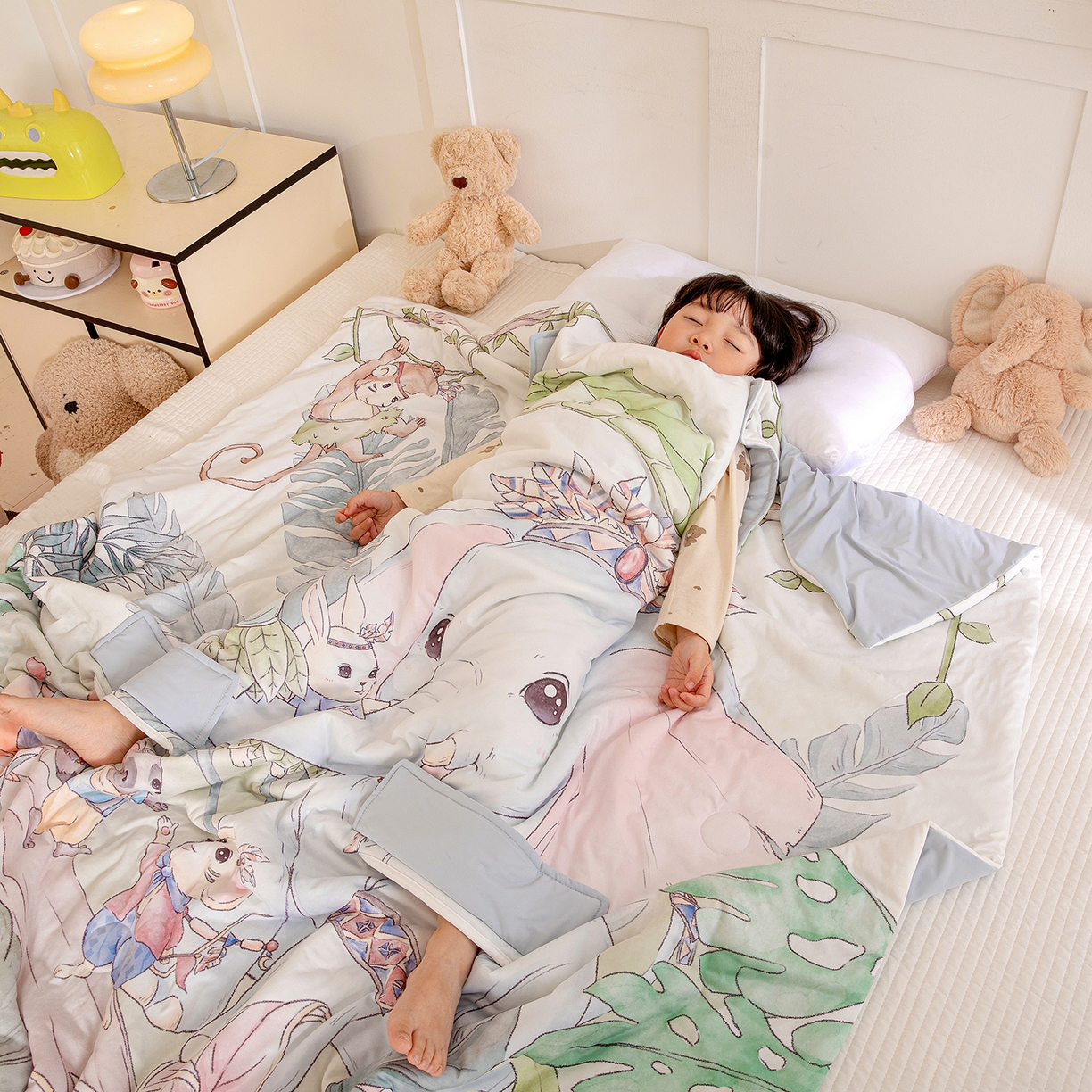 91家纺网 家纺一手货源 找家纺 十九色 2026新款数码大版锦氨凉感防踢被拥抱被夏凉被夏被空调被 丛林小伙伴