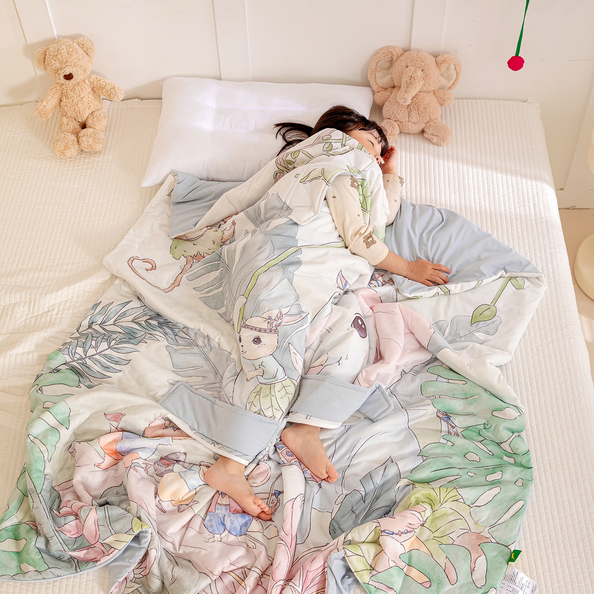 91家纺网 家纺一手货源 找家纺 十九色 2026新款数码大版锦氨凉感防踢被拥抱被夏凉被夏被空调被 丛林小伙伴