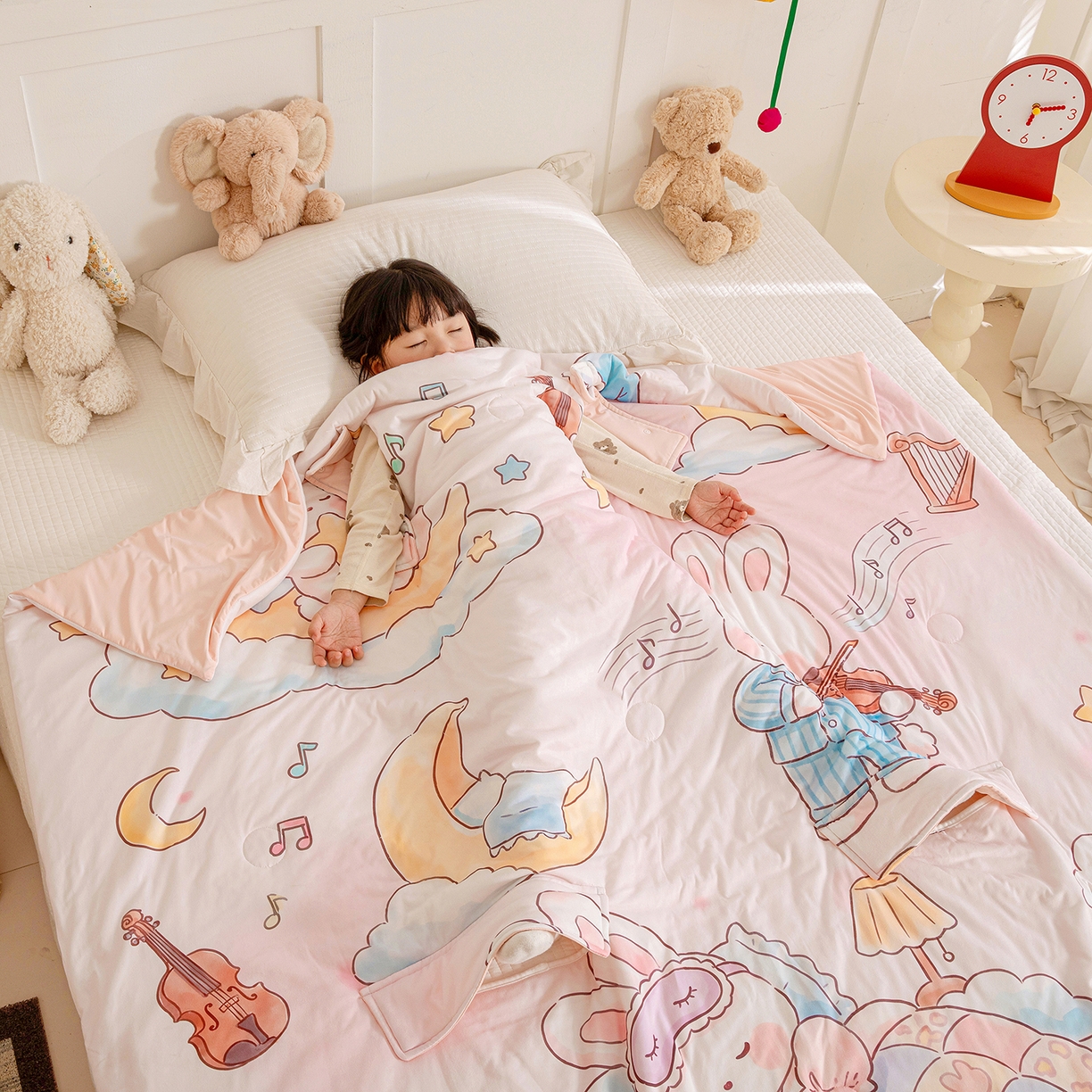 91家纺网 家纺一手货源 找家纺 十九色 2026新款数码大版锦氨凉感防踢被拥抱被夏凉被夏被空调被 月亮演奏家