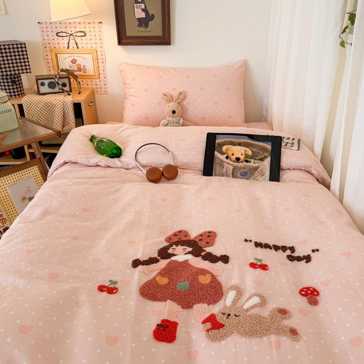 91家纺网 家纺一手货源 找家纺 倾慕家纺 2026新款学生纯棉毛巾绣四件套 小兔女孩