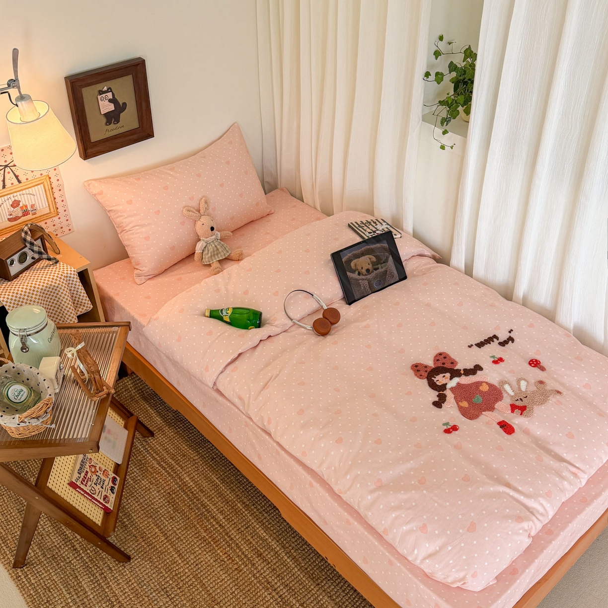 91家纺网 家纺一手货源 找家纺 倾慕家纺 2026新款学生纯棉毛巾绣四件套 小兔女孩