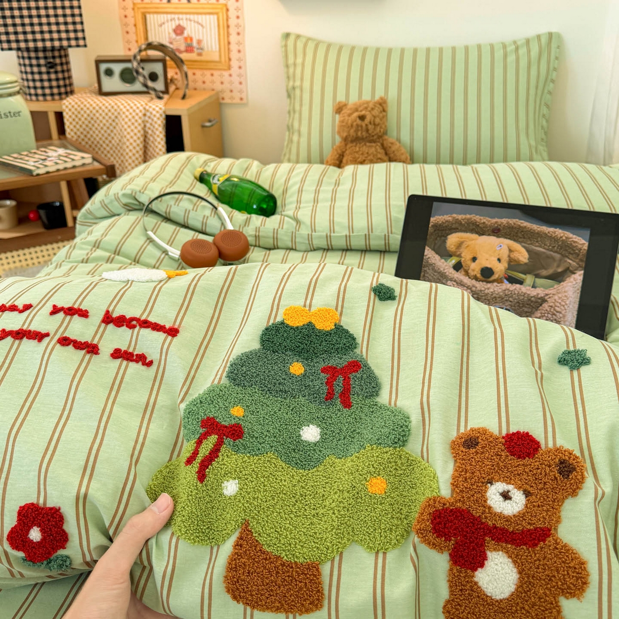 91家纺网 家纺一手货源 找家纺 倾慕家纺 2026新款学生纯棉毛巾绣四件套 森林小熊