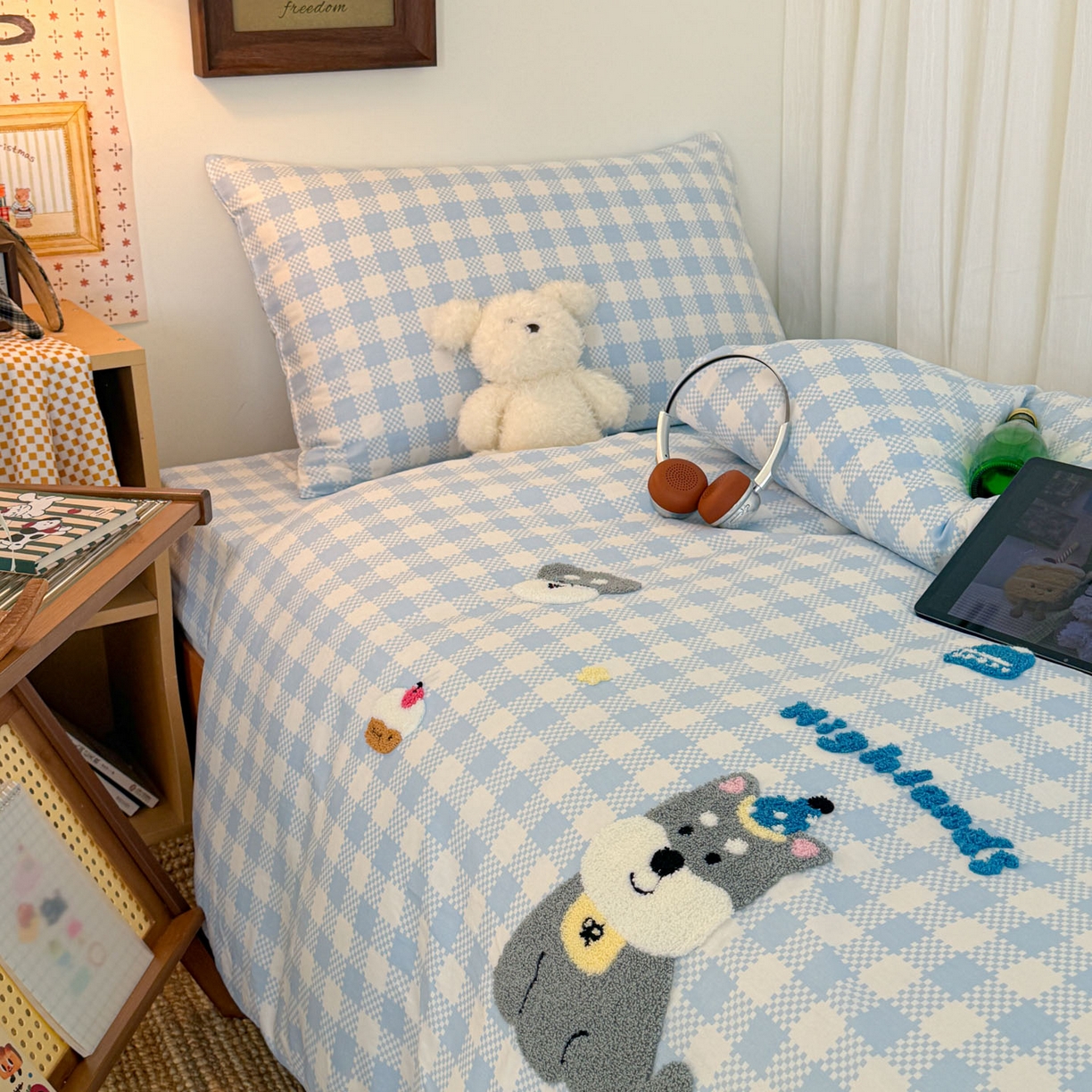 91家纺网 家纺一手货源 找家纺 倾慕家纺 2026新款学生纯棉毛巾绣四件套 格子小狗