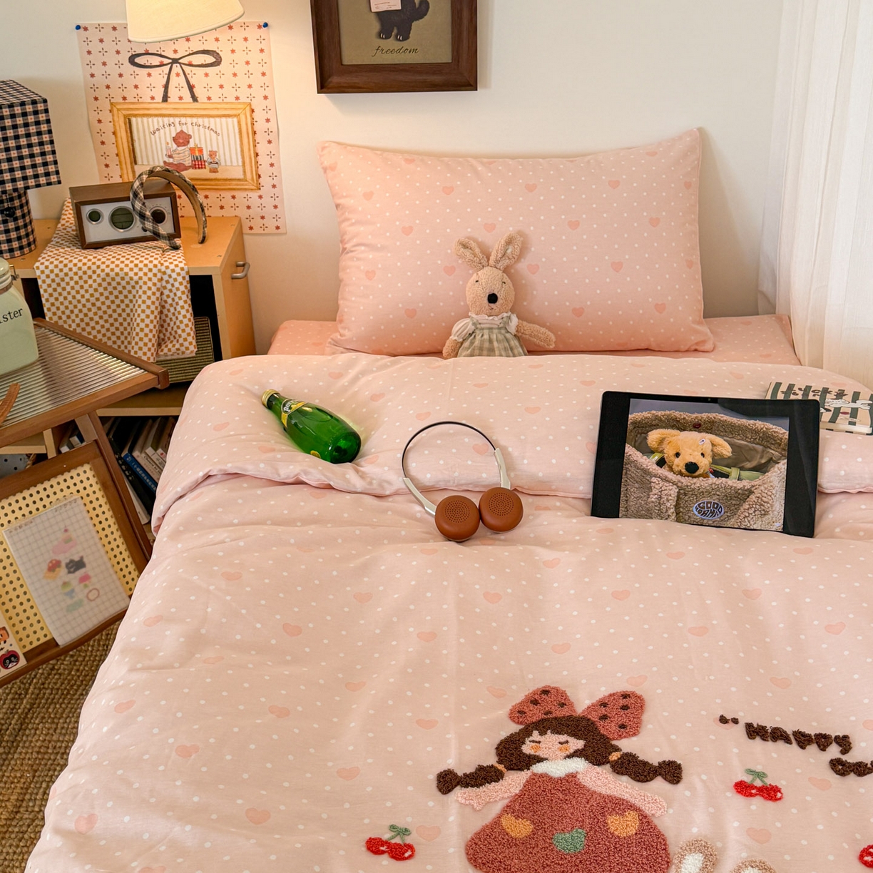 91家纺网 家纺一手货源 找家纺 倾慕家纺 2026新款学生纯棉毛巾绣四件套 小兔女孩