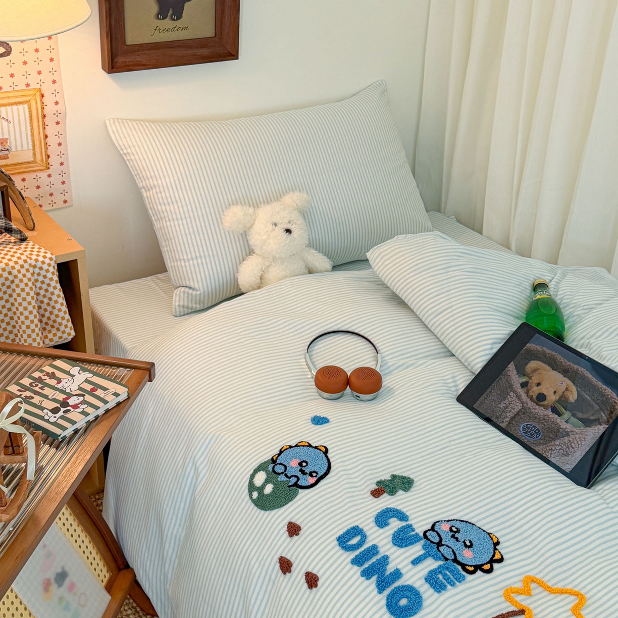 91家纺网 家纺一手货源 找家纺 倾慕家纺 2026新款学生纯棉毛巾绣四件套 小树恐龙