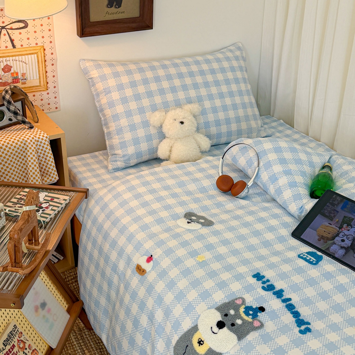 91家纺网 家纺一手货源 找家纺 倾慕家纺 2026新款学生纯棉毛巾绣四件套 格子小狗