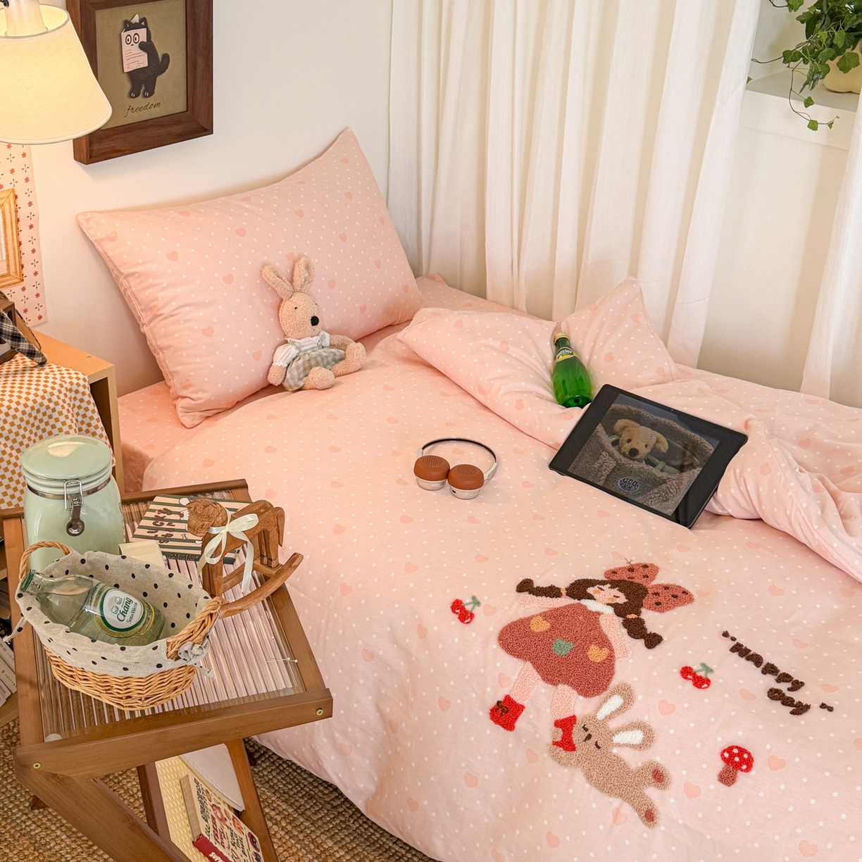 91家纺网 家纺一手货源 找家纺 倾慕家纺 2026新款学生纯棉毛巾绣四件套 小兔女孩