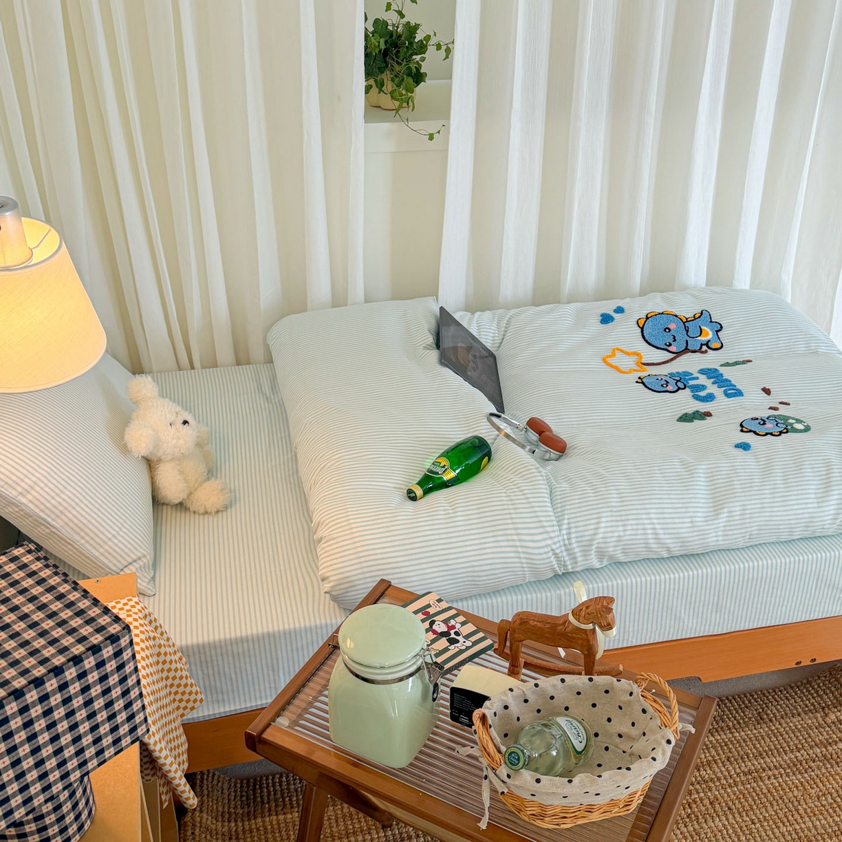 91家纺网 家纺一手货源 找家纺 倾慕家纺 2026新款学生纯棉毛巾绣四件套 小树恐龙