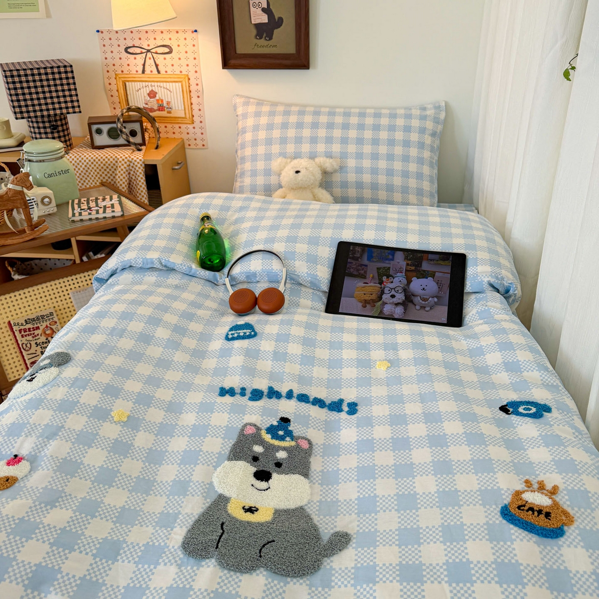 91家纺网 家纺一手货源 找家纺 倾慕家纺 2026新款学生纯棉毛巾绣四件套 格子小狗