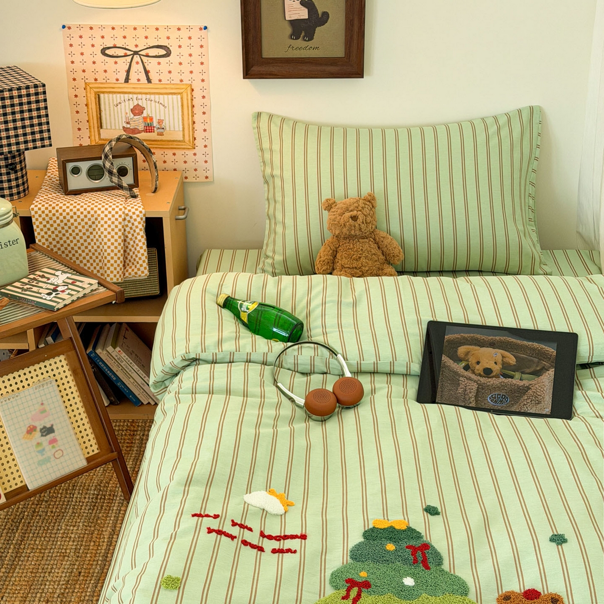 91家纺网 家纺一手货源 找家纺 倾慕家纺 2026新款学生纯棉毛巾绣四件套 森林小熊