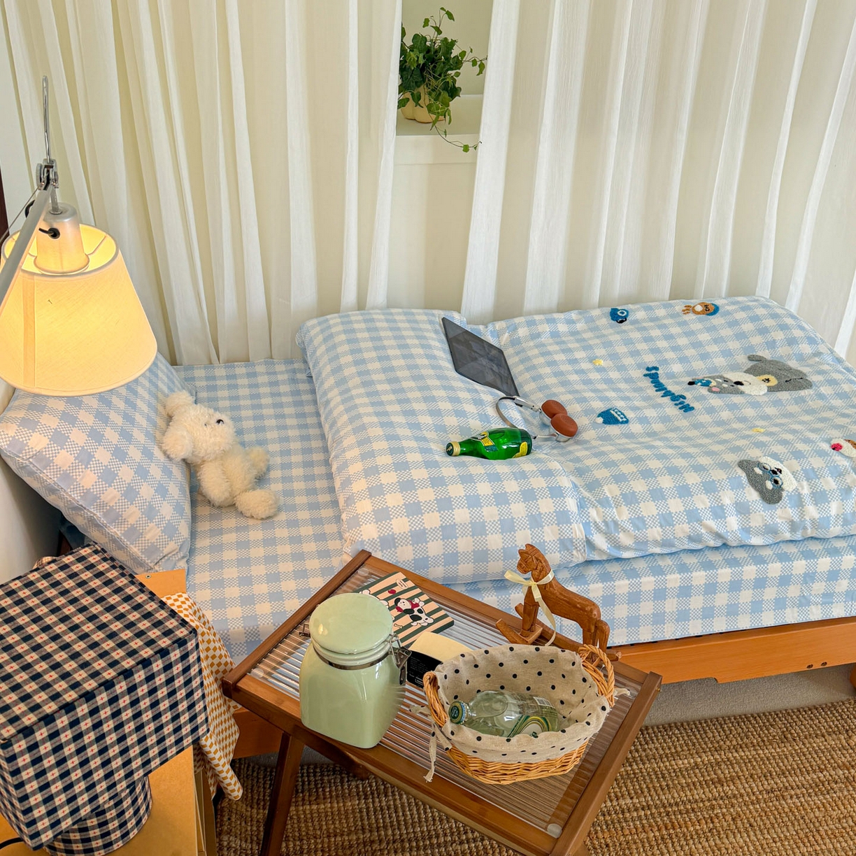 91家纺网 家纺一手货源 找家纺 倾慕家纺 2026新款学生纯棉毛巾绣四件套 格子小狗