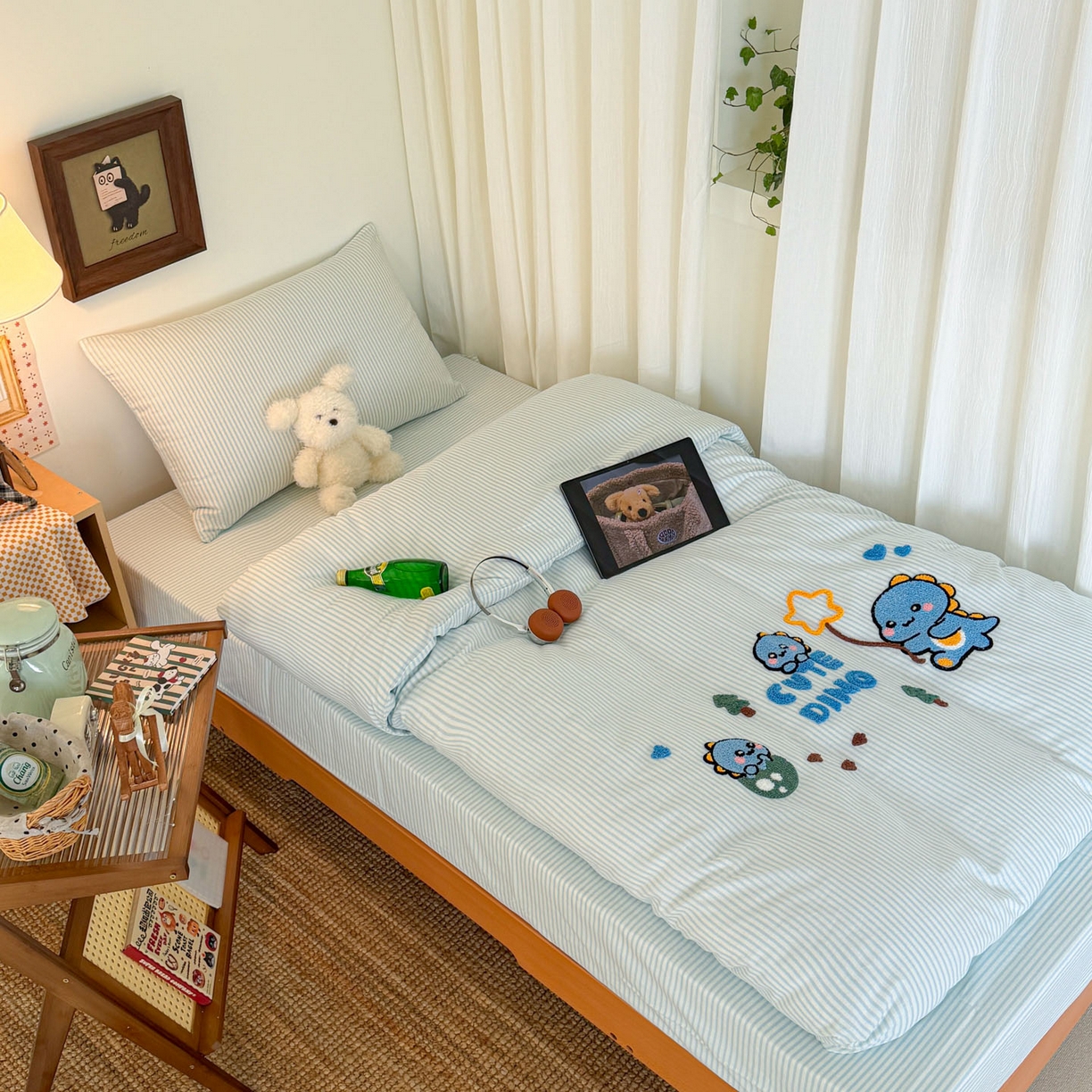 91家纺网 家纺一手货源 找家纺 倾慕家纺 2026新款学生纯棉毛巾绣四件套 小树恐龙