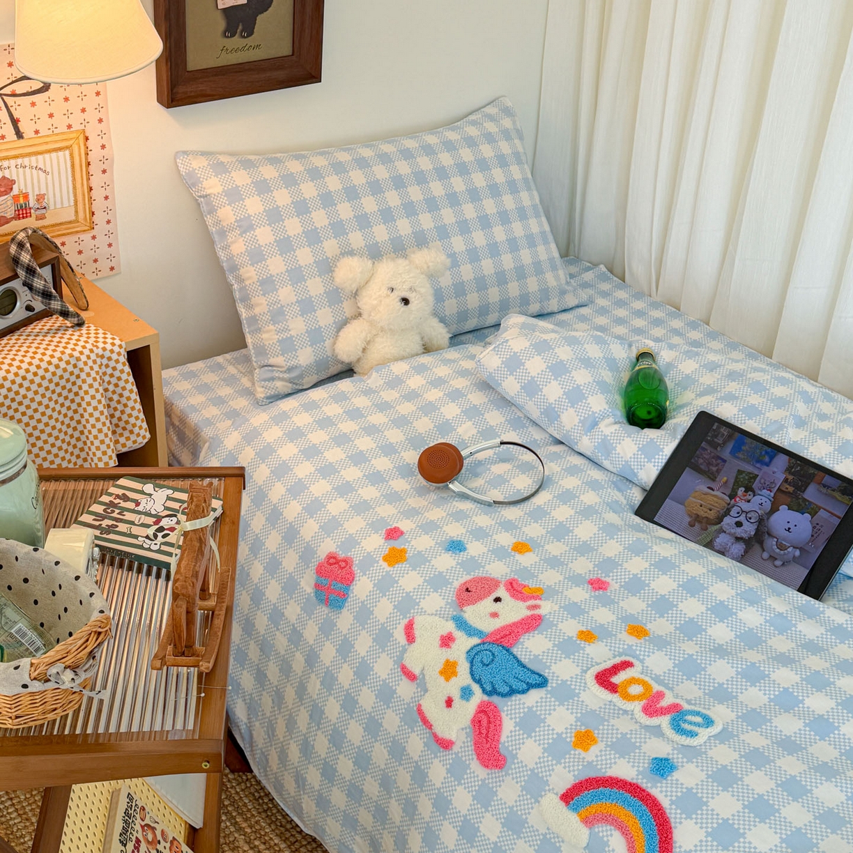 91家纺网 家纺一手货源 找家纺 倾慕家纺 2026新款学生纯棉毛巾绣四件套 彩虹马