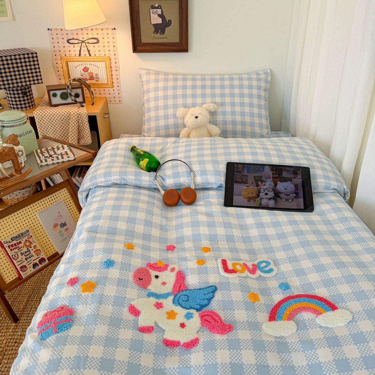 91家纺网 家纺一手货源 找家纺 倾慕家纺 2026新款学生纯棉毛巾绣四件套 彩虹马