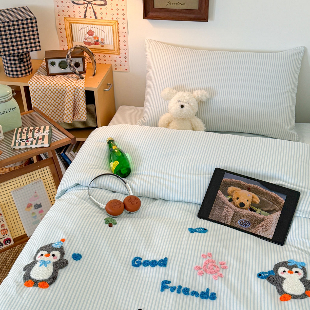 91家纺网 家纺一手货源 找家纺 倾慕家纺 2026新款学生纯棉毛巾绣四件套 欢乐企鹅