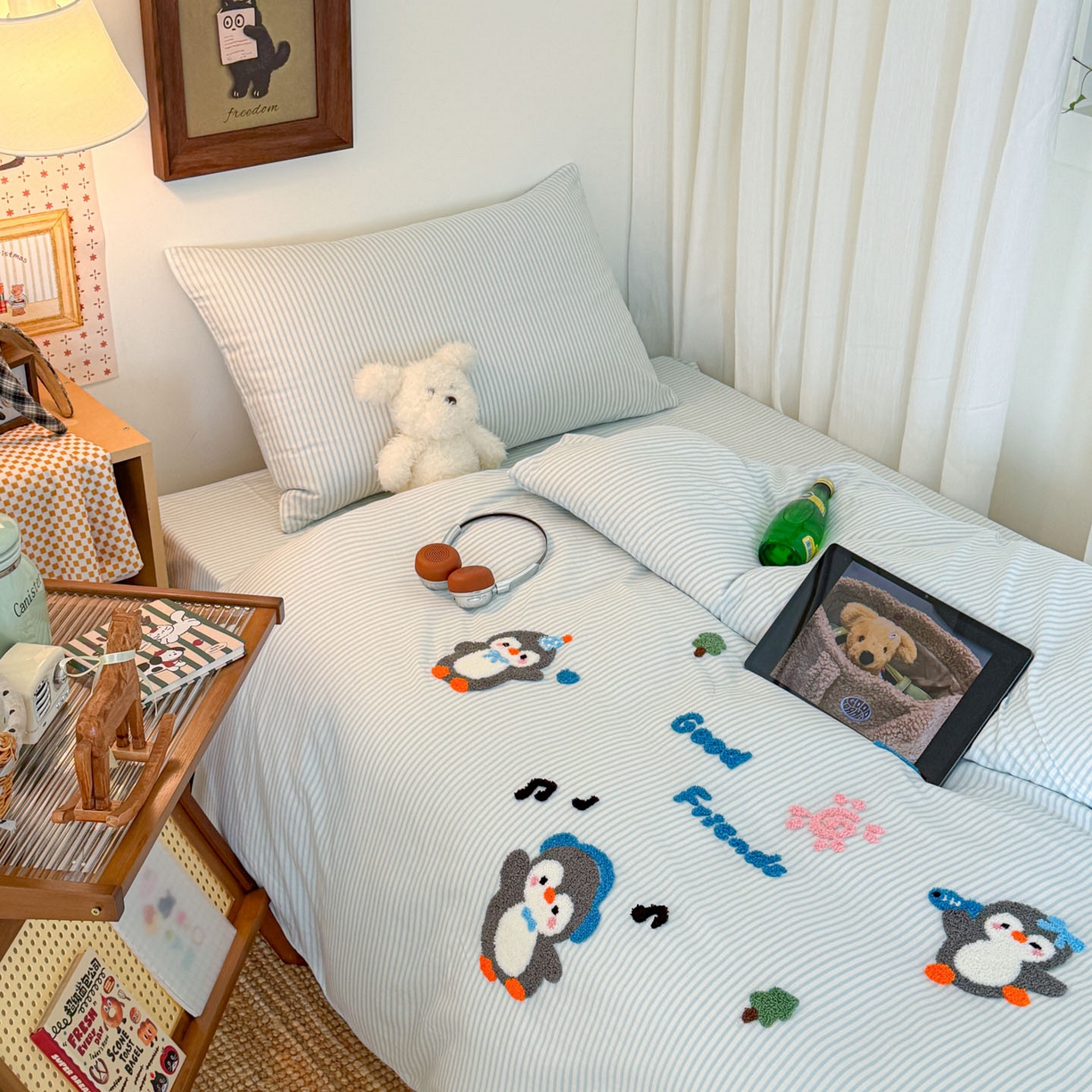 91家纺网 家纺一手货源 找家纺 倾慕家纺 2026新款学生纯棉毛巾绣四件套 欢乐企鹅