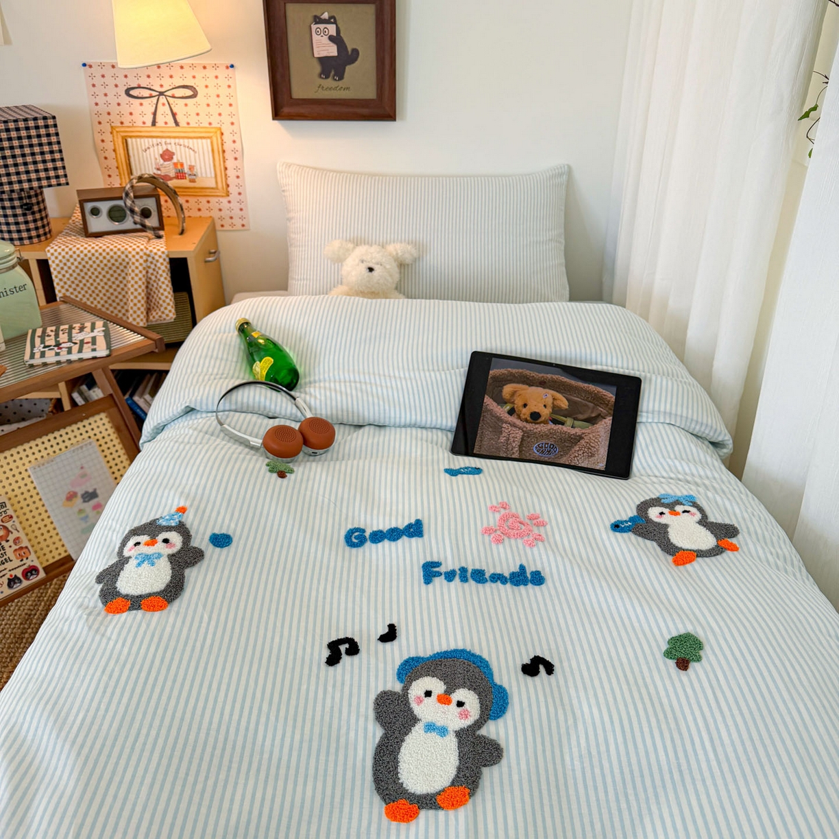 91家纺网 家纺一手货源 找家纺 倾慕家纺 2026新款学生纯棉毛巾绣四件套 欢乐企鹅