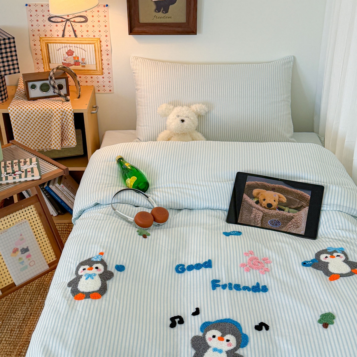 91家纺网 家纺一手货源 找家纺 倾慕家纺 2026新款学生纯棉毛巾绣四件套 欢乐企鹅