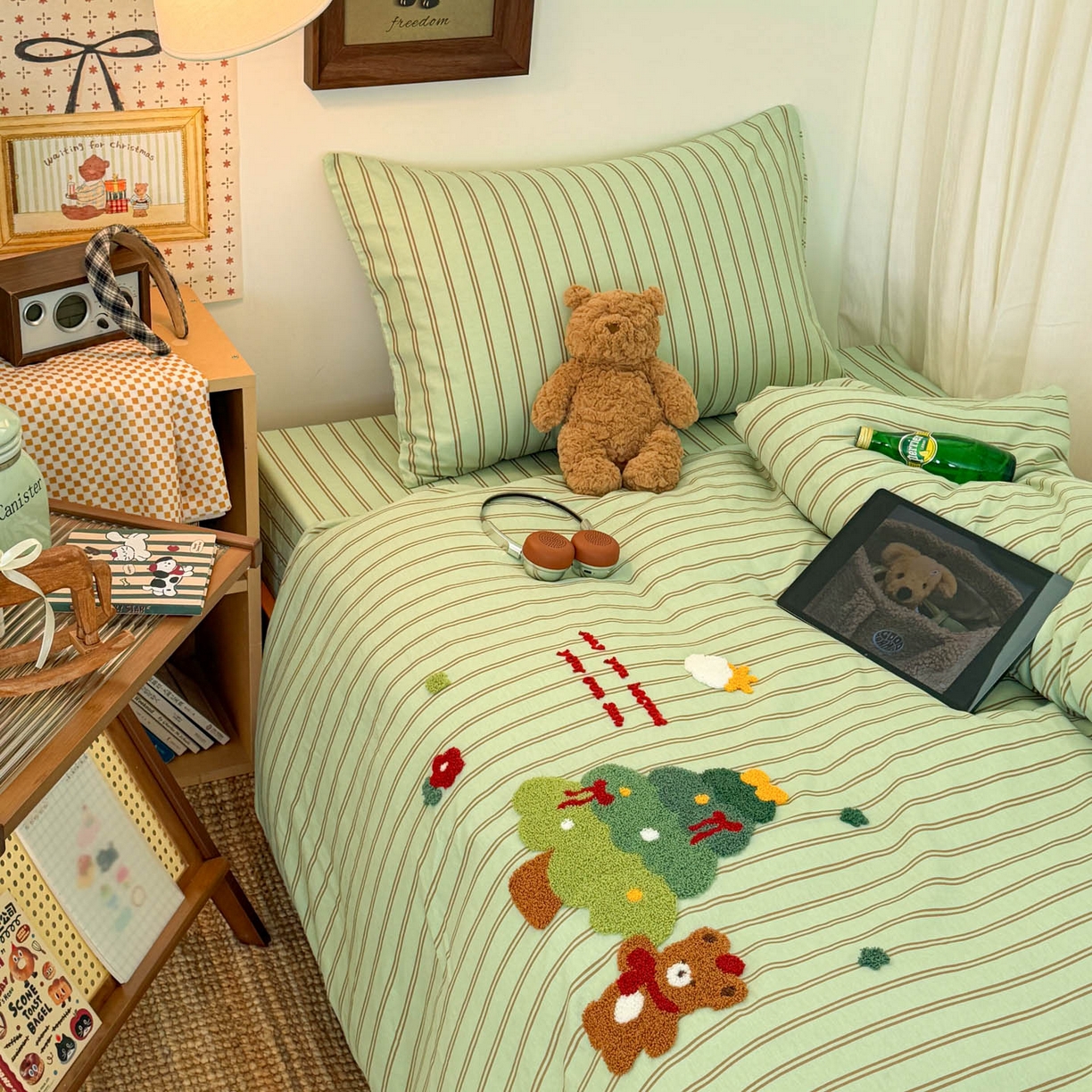 91家纺网 家纺一手货源 找家纺 倾慕家纺 2026新款学生纯棉毛巾绣四件套 森林小熊