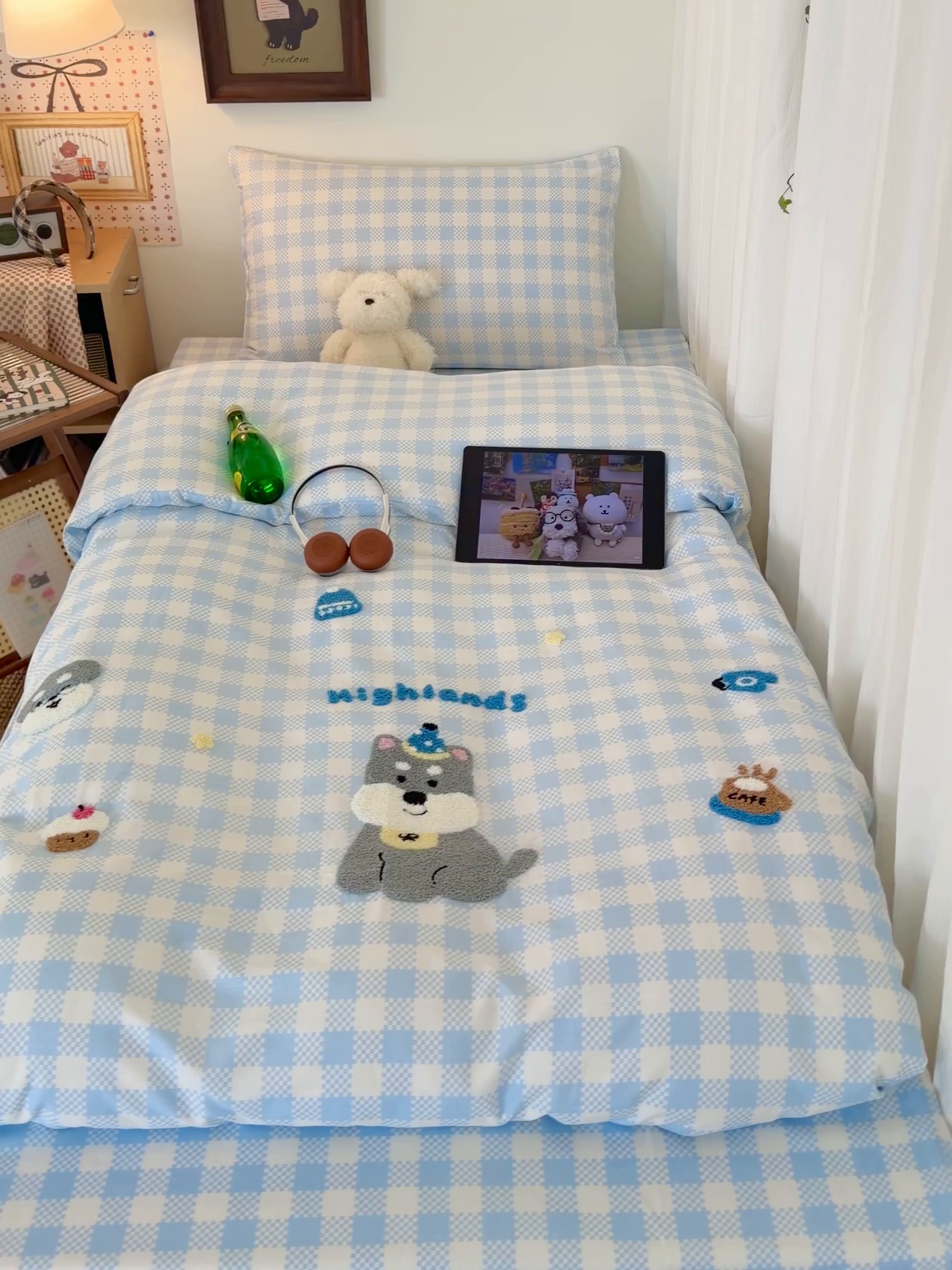 91家纺网 家纺一手货源 找家纺 倾慕家纺 2026新款学生纯棉毛巾绣四件套 格子小狗