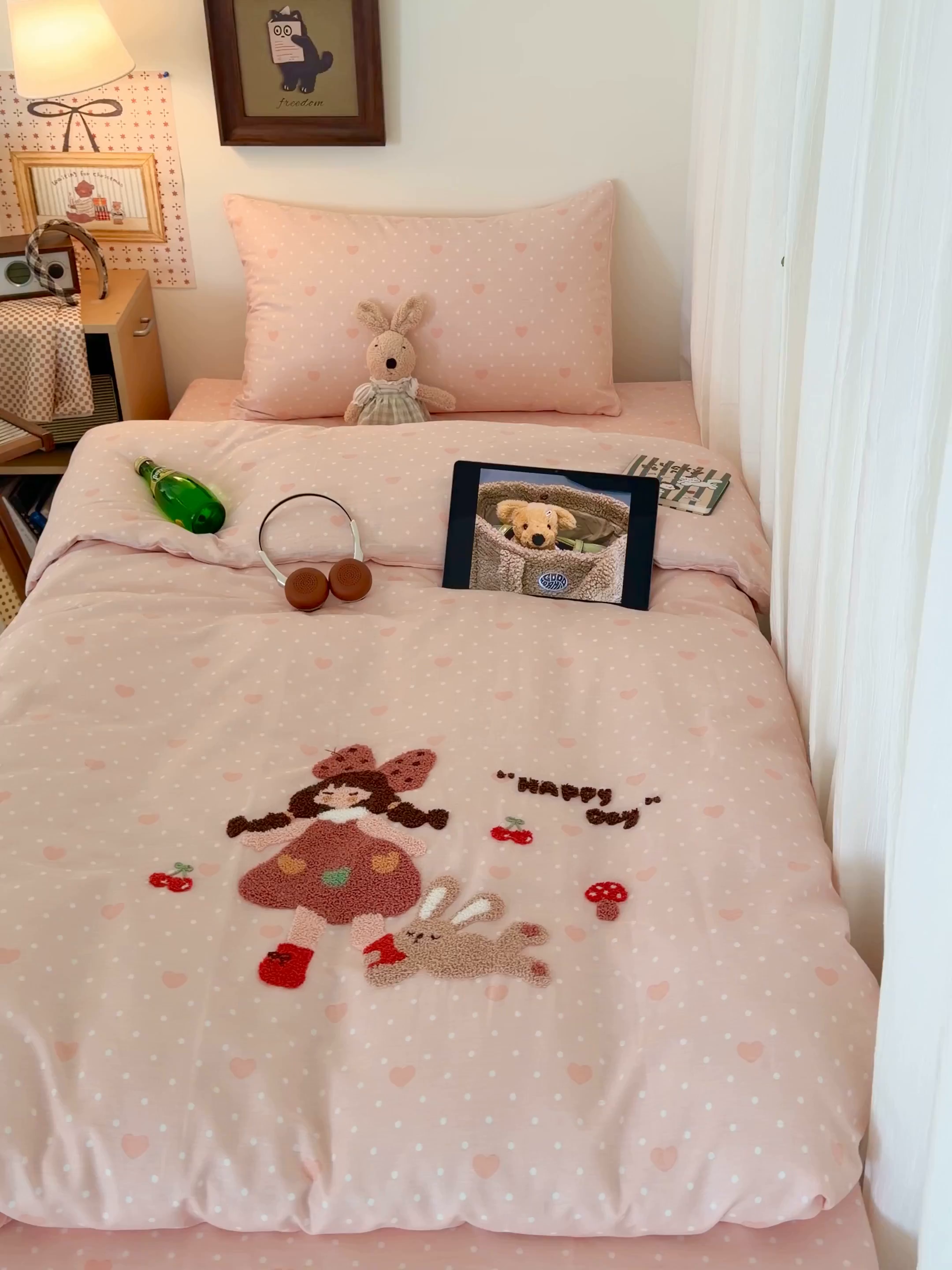 91家纺网 家纺一手货源 找家纺 倾慕家纺 2026新款学生纯棉毛巾绣四件套 小兔女孩