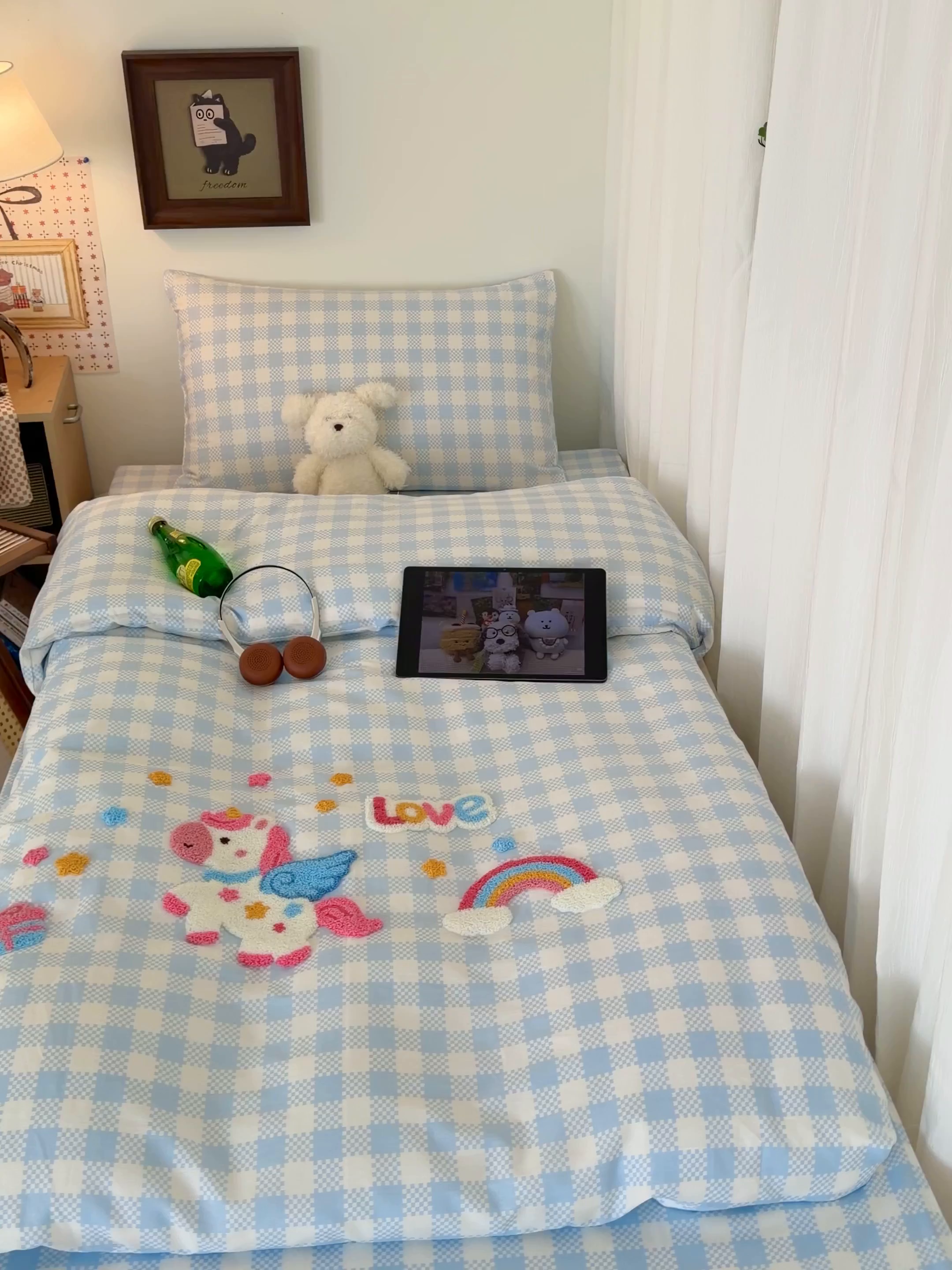 91家纺网 家纺一手货源 找家纺 倾慕家纺 2026新款学生纯棉毛巾绣四件套 彩虹马