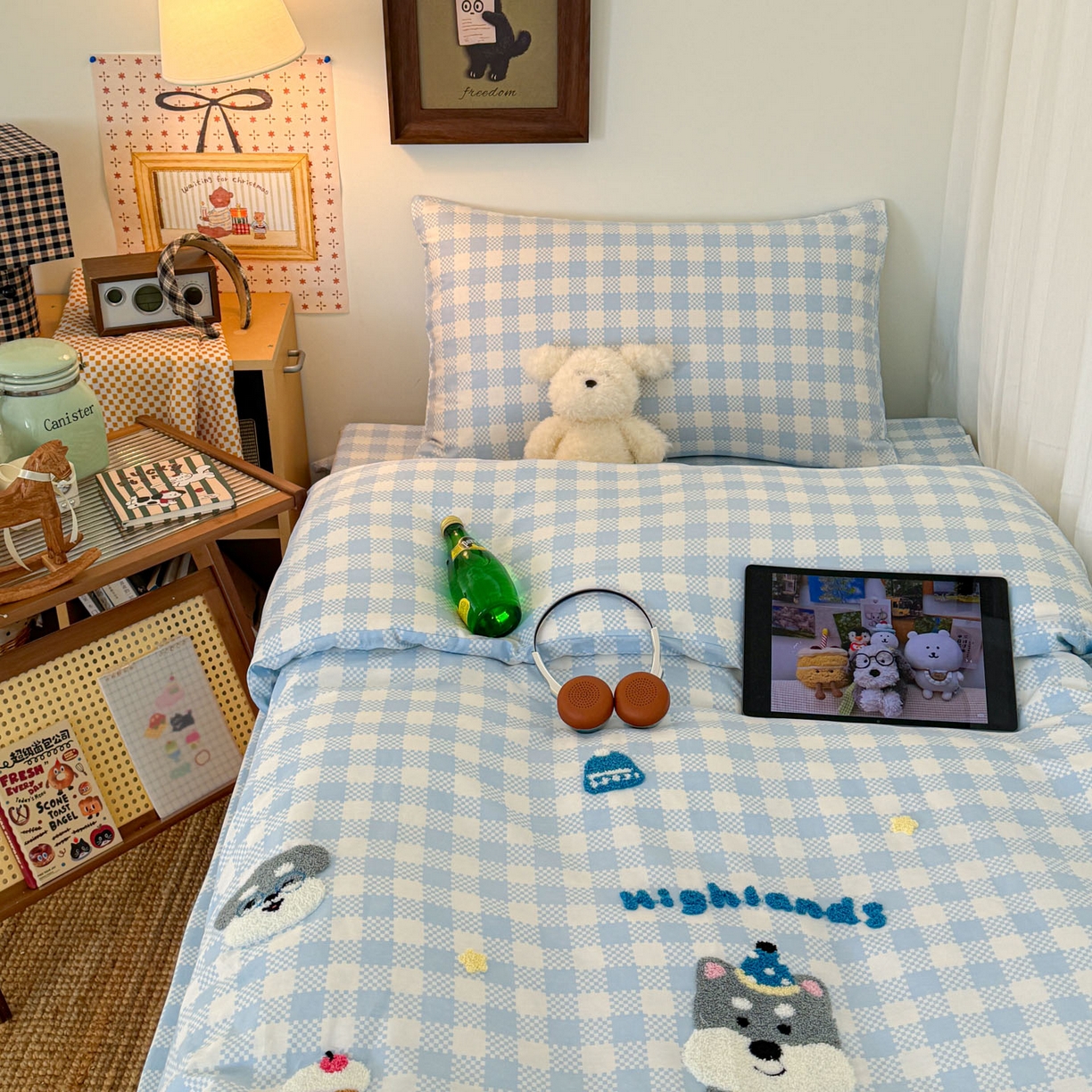 91家纺网 家纺一手货源 找家纺 倾慕家纺 2026新款学生纯棉毛巾绣四件套 格子小狗